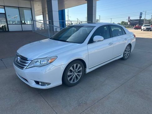 Used 2011 Toyota Avalon Limited FWD image 25