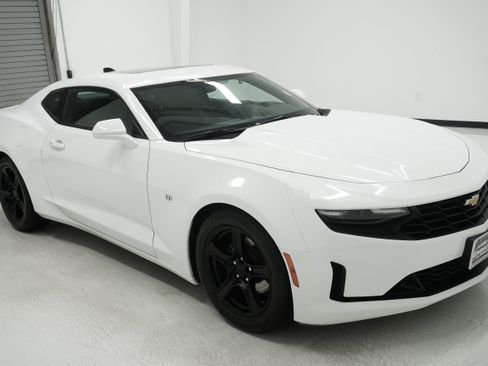 Used 2023 Chevrolet Camaro LT RWD image 3
