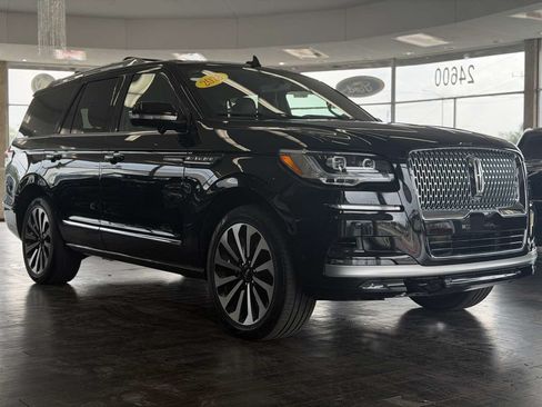 Used 2024 Lincoln Navigator Reserve AWD/4WD image 4