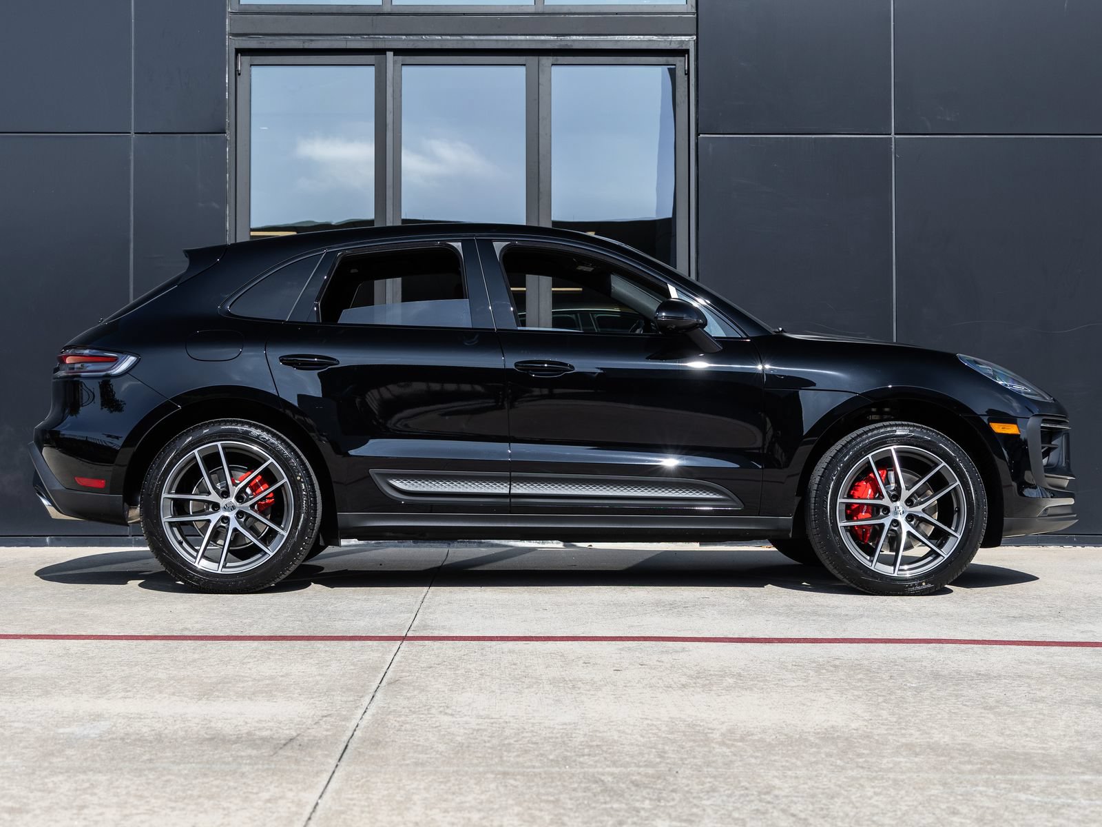 Certified 2026 Porsche Macan S AWD/4WD image 12