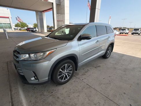 Used 2018 Toyota Highlander XLE w/ Protection Package #3 AWD/4WD image 1