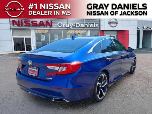 Used 2018 Honda Accord Sport image 7