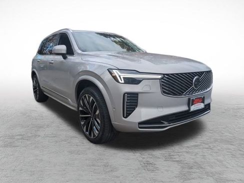 Used 2025 Volvo XC90 B6 Plus image 3