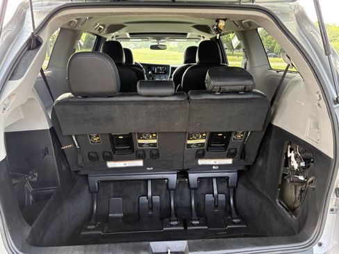 Used 2017 Toyota Sienna SE w/ SE Preferred Package FWD image 26
