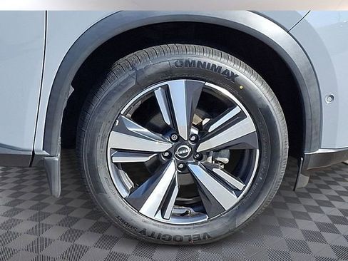 Used 2023 Nissan Rogue SL w/ SL Premium Package image 9