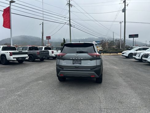 Used 2023 Nissan Rogue SV image 4