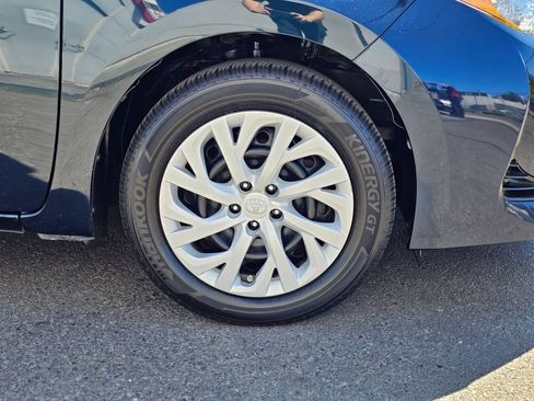 Used 2017 Toyota Corolla LE FWD image 9