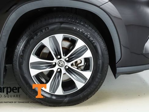 Used 2020 Toyota Highlander XLE AWD/4WD image 14