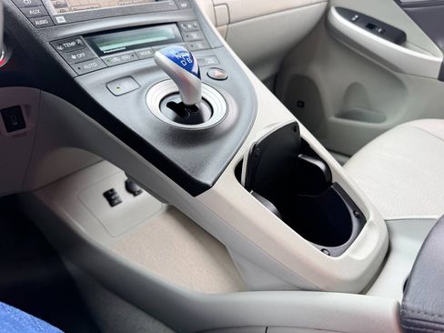 Used 2010 Toyota Prius Five w/ Advanced Technology Pkg FWD image 37