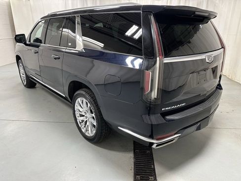 Used 2021 Cadillac Escalade ESV Premium Luxury Platinum w/ LPO, Radiant Package image 3