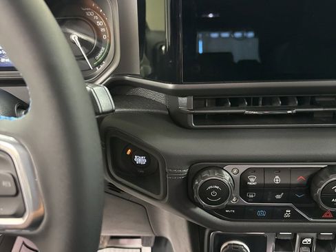 Used 2024 Jeep Wrangler High Altitude image 12