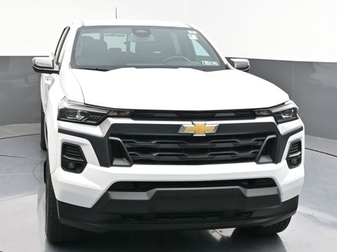 Used 2023 Chevrolet Colorado LT w/ LT Convenience Package III AWD/4WD image 2