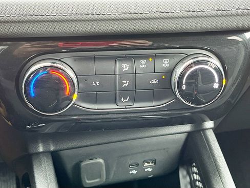 Used 2024 Chevrolet TrailBlazer LT AWD/4WD image 15