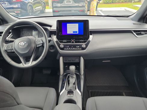 Used 2024 Toyota Corolla Cross SE image 16