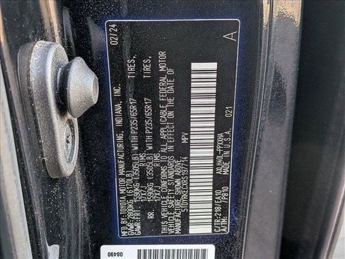 Used 2024 Toyota Sienna XLE FWD image 26