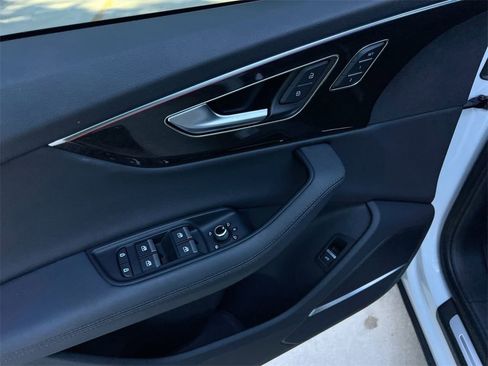 Used 2023 Audi Q7 3.0T Premium Plus image 11