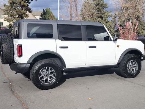 Used 2024 Ford Bronco Badlands image 9