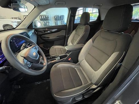 Used 2025 Chevrolet TrailBlazer LT FWD image 24