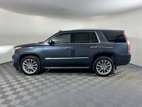 Used 2019 Cadillac Escalade Luxury image 2