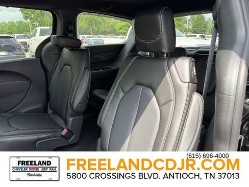 New 2027 Chrysler Pacifica Select FWD image 14