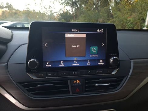 Used 2024 Nissan Altima 2.5 SV image 19