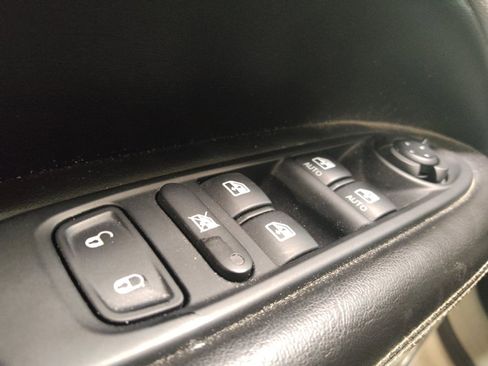 Used 2017 Jeep Compass Latitude w/ Popular Equipment Group FWD image 27