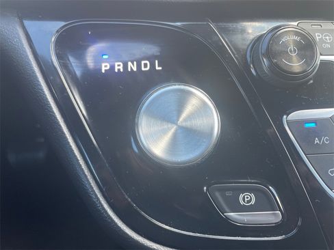 Used 2019 Chrysler Pacifica Touring-L Plus image 13