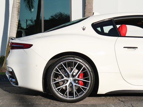 Used 2024 Maserati GranTurismo Trofeo image 8