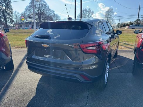 Used 2024 Chevrolet Trax LS image 5