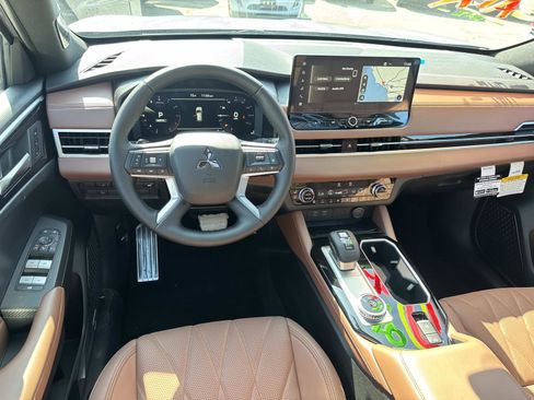 New 2025 Mitsubishi Outlander SEL image 10