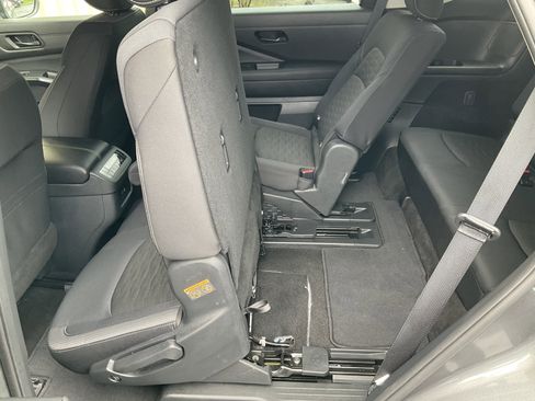 Used 2025 Nissan Pathfinder SV AWD/4WD image 37