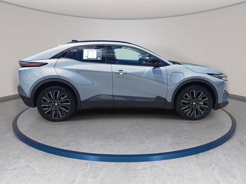 Used 2026 Toyota C-HR AWD/4WD image 4