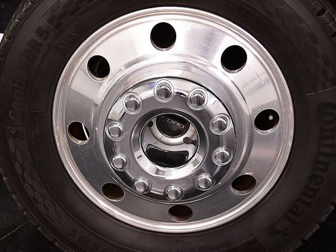 Used 2023 Ford F450 Platinum w/ FX4 Off-Road Package AWD/4WD image 9