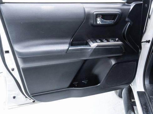 Used 2019 Toyota Tacoma TRD Sport image 22