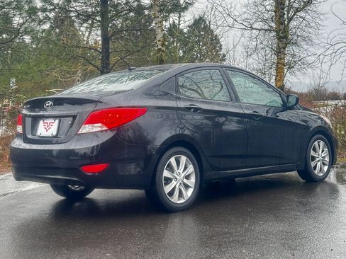 Used 2013 Hyundai Accent GLS w/ Premium Pkg image 5