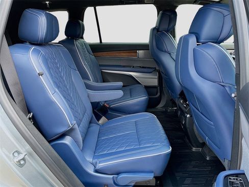 New 2026 Cadillac Vistiq Premium Luxury w/ LPO, Floor Liner Package image 32