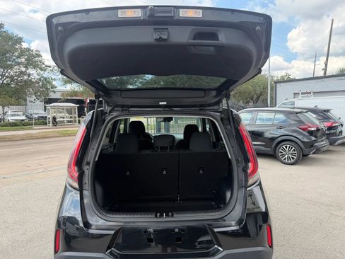 Used 2023 Kia Soul LX w/ LX Technology Package FWD image 29