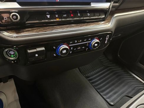 Used 2024 GMC Sierra 2500 SLE w/ SLE Convenience Package image 16