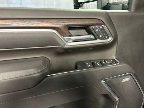 Used 2025 GMC Sierra 2500 SLT w/ SLT Premium Package image 14