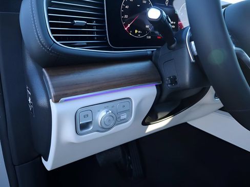 Certified 2026 Mercedes-Benz GLE 350 4MATIC image 36