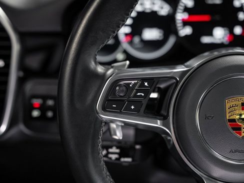 Used 2021 Porsche Cayenne Coupe image 40