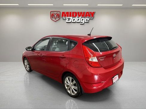 Used 2014 Hyundai Accent SE image 3