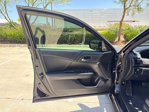 Used 2017 Honda Accord Sport image 17