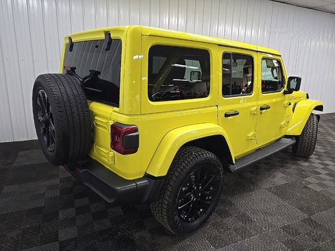 Used 2023 Jeep Wrangler Unlimited Sahara w/ Cold Weather Group AWD/4WD image 10