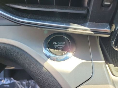 Used 2022 Ford Explorer XLT w/ Equipment Group 202A AWD/4WD image 39