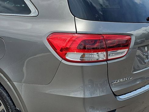 Used 2017 Kia Sorento SX FWD image 39