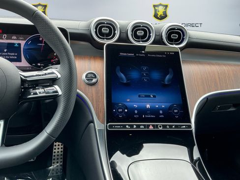 Used 2025 Mercedes-Benz GLC 350e 4MATIC image 13