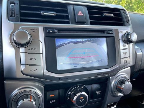 Used 2017 Toyota 4Runner SR5 AWD/4WD image 19