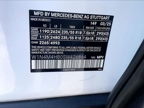 Used 2025 Mercedes-Benz GLB 250 4MATIC image 29