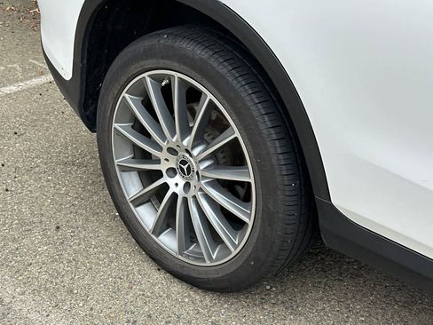 Used 2022 Mercedes-Benz GLC 300 4MATIC image 13